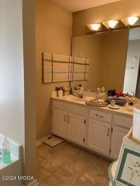 Bath - 187 Bateman Ln, Gray, GA 31032 photo 1 of 2