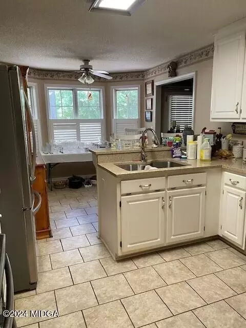 Kitchen - 187 Bateman Ln, Gray, GA 31032 photo 2 of 3