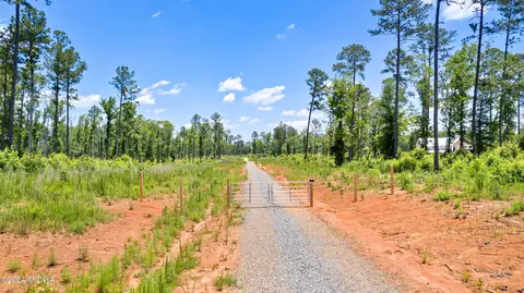 1382 Hopewell Rd, Forsyth, GA 31029