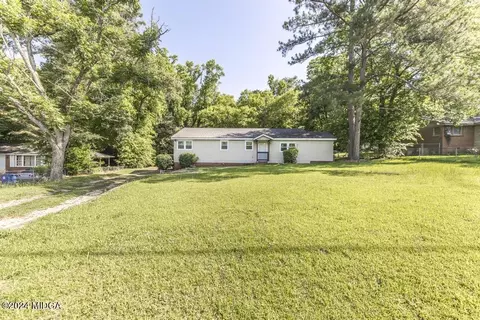 2240 Greenwood Dr, Macon, GA 31211