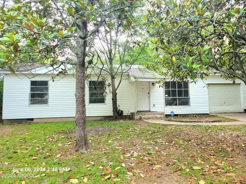 2759 Village Green Dr, Macon, GA 31206