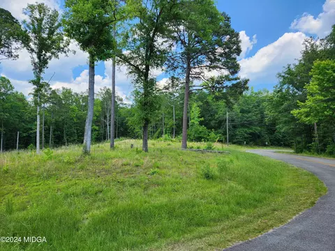 396 Riverbend Dr, Macon, GA 31211