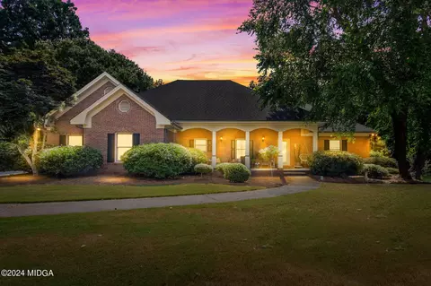 137 Gillson Dr, Mcdonough, GA 30253