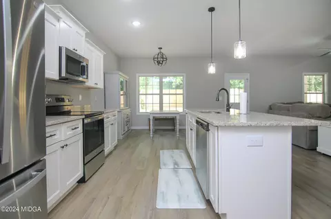Kitchen - 202 Hill Ln, Perry, GA 31069 photo 2 of 3