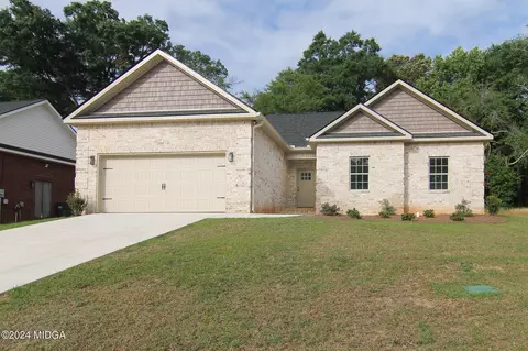 Exterior - 202 Hill Ln, Perry, GA 31069 photo 2 of 6