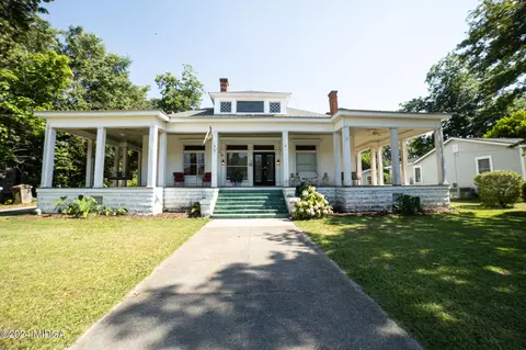 29 Merritt St, Hawkinsville, GA 31036