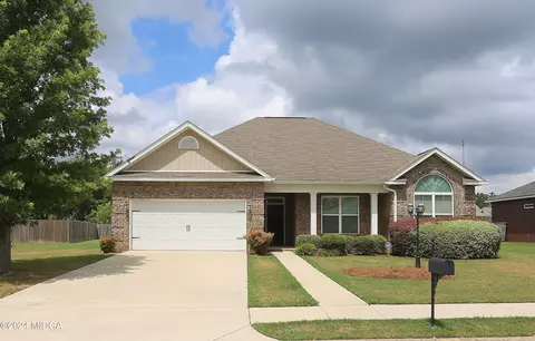 204 Saint Augustine Dr, Bonaire, GA 31005