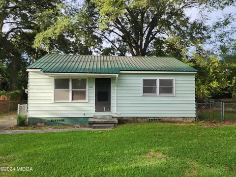 1319 Laura Ave, Warner Robins, GA 31088