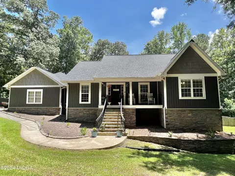 235 Stonegables Dr, Gray, GA 31032