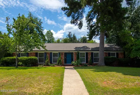 1408 Kenwood Dr, Perry, GA 31069