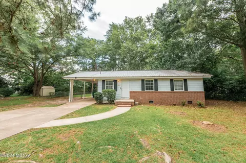 1717 Kings Chapel Rd, Perry, GA 31069