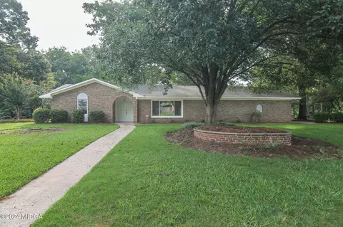 426 Forest Lake Dr, Warner Robins, GA 31093