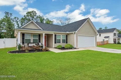 141 Tyler Dr, Forsyth, GA 31029