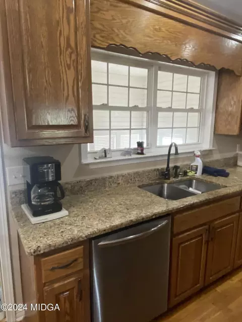 Kitchen - 108 Henry Dr, Gray, GA 31032 photo 3 of 4