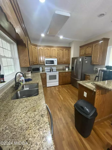 Kitchen - 108 Henry Dr, Gray, GA 31032 photo 1 of 4
