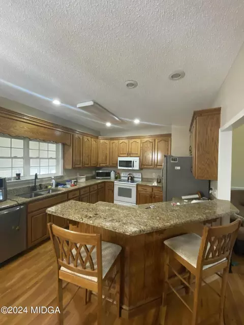 Kitchen - 108 Henry Dr, Gray, GA 31032 photo 4 of 4