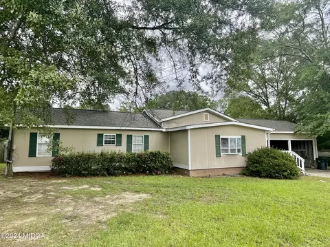126 Colony Farm Rd SW, Milledgeville, GA 31061