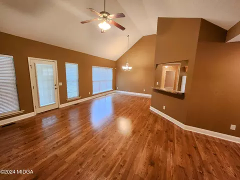 310 Christopher Luke Cir, Perry, GA 31069 photo 8