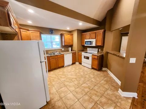 310 Christopher Luke Cir, Perry, GA 31069 photo 12