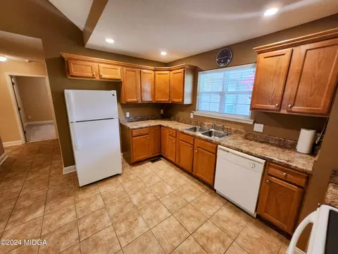 310 Christopher Luke Cir, Perry, GA 31069 photo 13