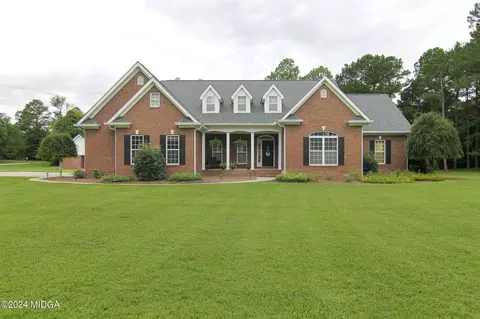 62 Wildwood Ave, Hawkinsville, GA 31036