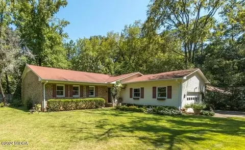 902 King Arthur Dr, Macon, GA 31220