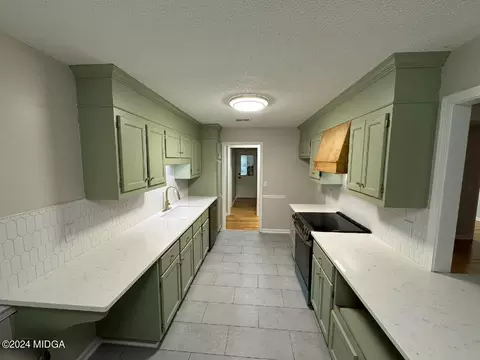 230 Chadwick Cir, Macon, GA 31210