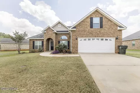 212 Hunts Landing Dr, Kathleen, GA 31047