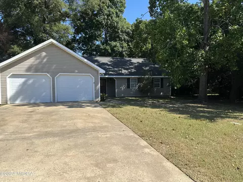 211 Sun Valley Dr, Warner Robins, GA 31093