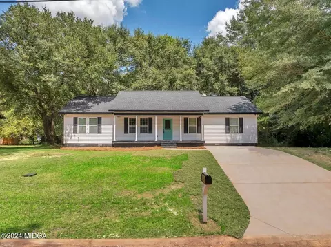 311 Peach Cir, Fort Valley, GA 31030
