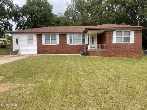 3677 Greenbriar Rd E, Macon, GA 31204