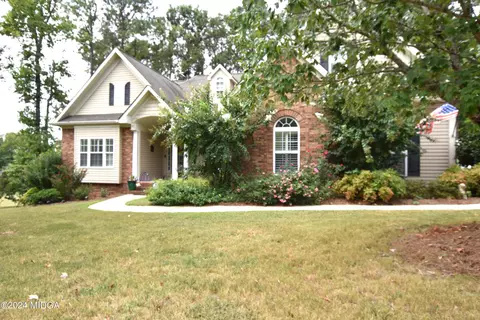 101 Lovetts Ridge Dr, Juliette, GA 31046