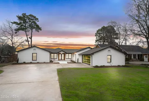 247 Lakeshore Cir NE, Milledgeville, GA 31061