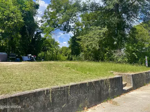 320 Gunn Ln, Macon, GA 31201