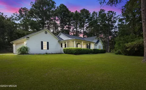 39 W Jones Dr, Hawkinsville, GA 31036