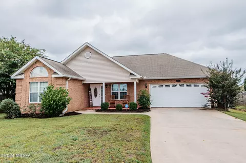 111 Chasen Ct, Byron, GA 31008