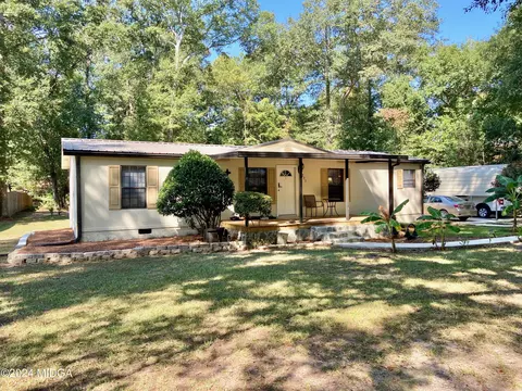 207 Krisken Ct, Warner Robins, GA 31093