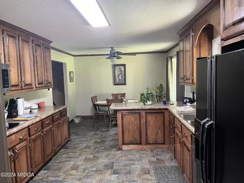 Kitchen - 113 Echo Ln, Warner Robins, GA 31088 photo 2 of 4