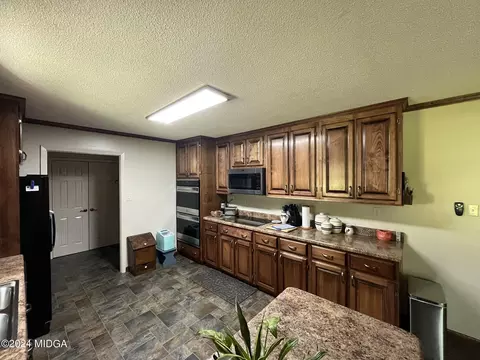 Kitchen - 113 Echo Ln, Warner Robins, GA 31088 photo 4 of 4