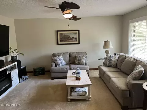 Living - 113 Echo Ln, Warner Robins, GA 31088 photo 1 of 2