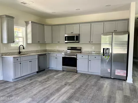 Kitchen - 450 Walker Rd, Byron, GA 31008 photo 1 of 2