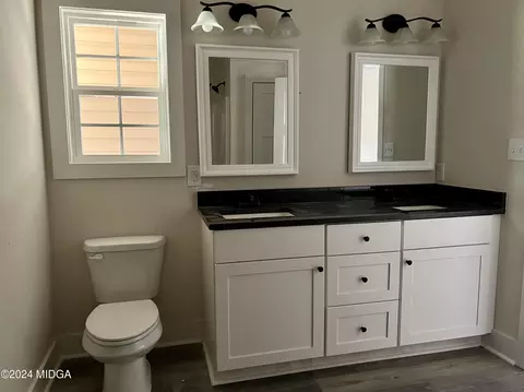 Bath - 450 Walker Rd, Byron, GA 31008 photo 3 of 4