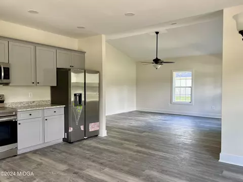 Kitchen - 450 Walker Rd, Byron, GA 31008 photo 2 of 2