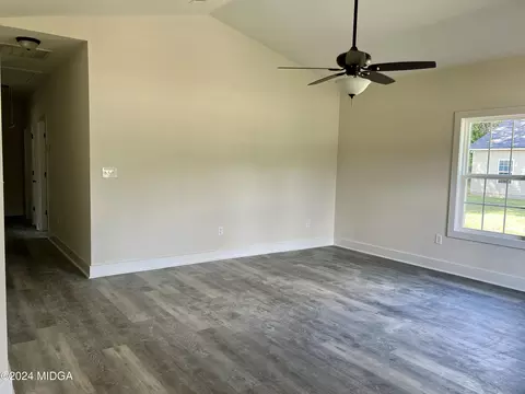 Living - 450 Walker Rd, Byron, GA 31008 photo 1 of 4