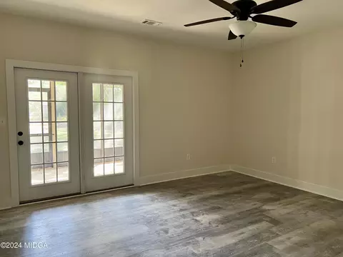 Living - 450 Walker Rd, Byron, GA 31008 photo 4 of 4
