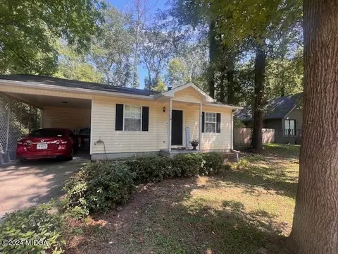 1123 Sandy Beach Dr, Macon, GA 31220