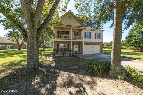 122 Meadows Walk Dr, Byron, GA 31008