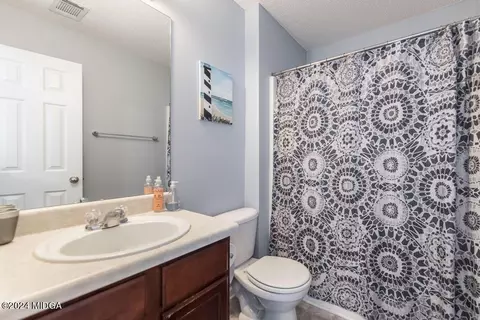 Bath - 307 Timberwind Dr, Byron, GA 31008 photo 3 of 3