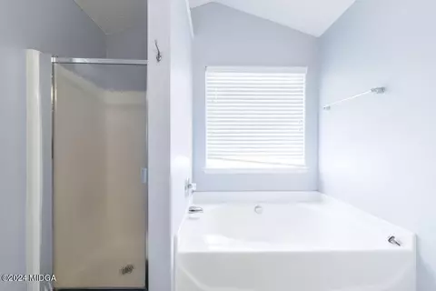 Bath - 307 Timberwind Dr, Byron, GA 31008 photo 2 of 3