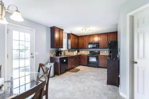 Kitchen - 307 Timberwind Dr, Byron, GA 31008 photo 1 of 5